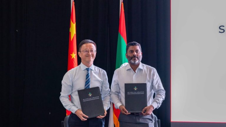 ޗައިނާ ސަރުކާރުން ރާއްޖެއަށް ގިނަ އަދަދެއްގެ ކުޅިވަރު ސާމާނު ހަދިޔާކޮށްފި