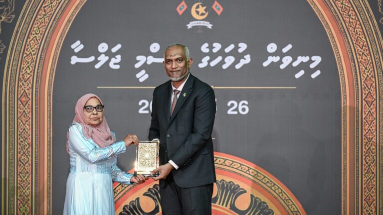 ދައުލަތަށް ދިގު މުއްދަތަކަށް ޚިދުމަތް ކުރެއްވި 66 ބޭފުޅަކަށް ޝަރަފުގެ އިނާމު އަރުވައިފި