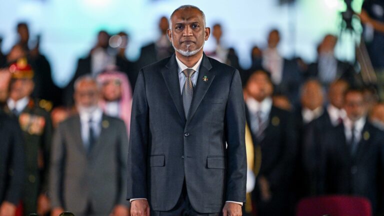 އިންސާނީ ކަރާމާތާއި ވަގުފާރިއަށް ސަމާލުވުމަށް ރައީސް އިލްތިމާސްކުރައްވައިފި