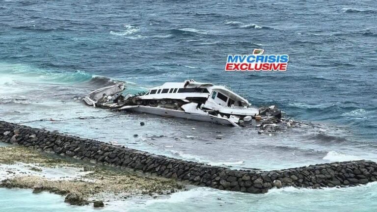 ވައިގަދަވެ މާފުށީ ފަޅުގައި އޮތް ސަފާރީއެއް ފުނޑުފުނޑުވެއްޖެ!