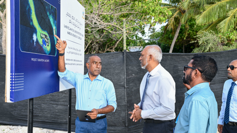 ގިރިފުށީގައި އެމްޓީސީސީއިން ކުރިއަށްގެންދާ ބިން ހިއްކުމާއި ބަނދަރުގެ މަޝްރޫއު ރައީސް ބައްލަވާލައްވައިފި