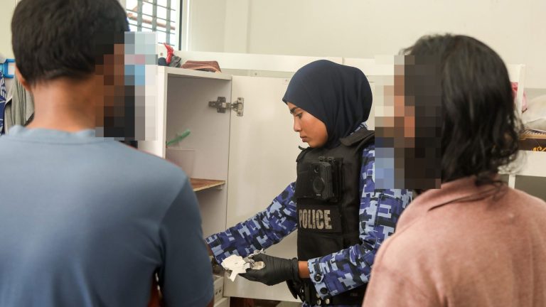 ޖަލުތައް ބަަލައިފާސްކުރުމަށް ފުލުހުން ހިންގި އޮޕަރޭޝަންގެ ތެރެއިން -- ފޮޓޯ: ފުލުހުން