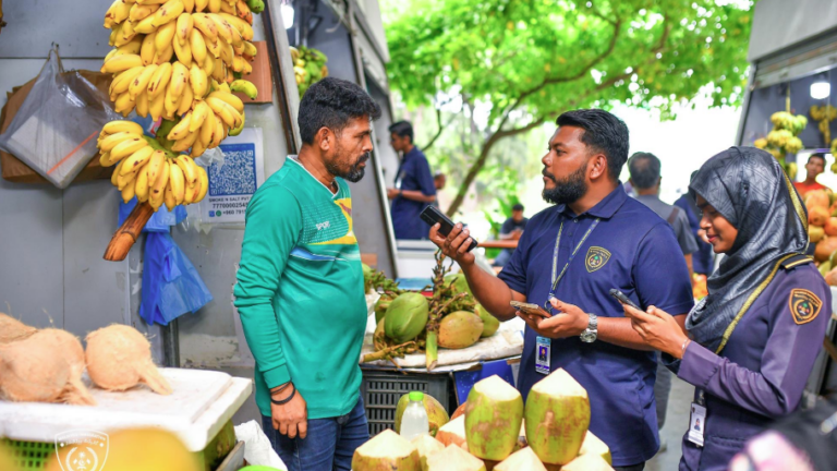 ހުޅުމާލެ ރަޝު މާރުކޭޓުގައި ހިންގި އޮޕަރޭޝަނެއްގައި 20 ބިދޭސީއަކު އިމިގްރޭޝަންގެ ބެލުމުގެ ދަށަށް