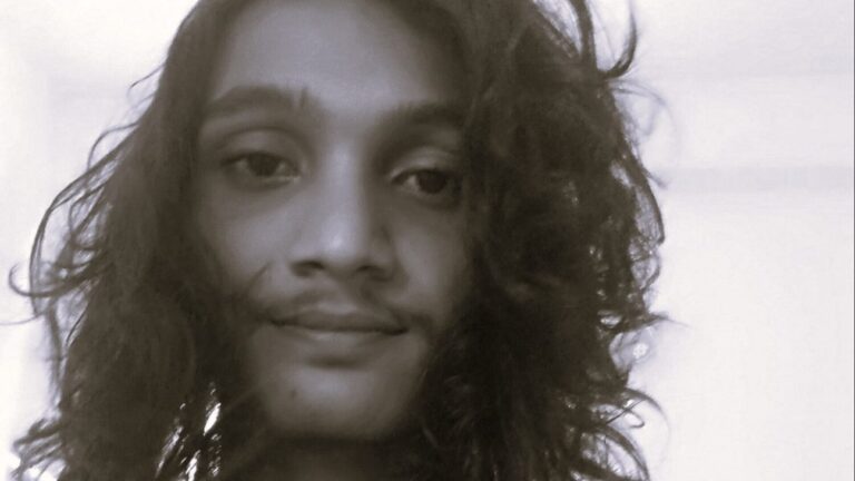 ވަޅިން ހަމަލާދީ މަރާލި އާގިލް--