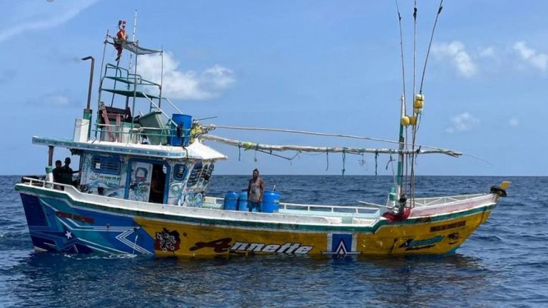 މީގެ ކުރިން ގަވައިދާ ހިލާފަށް ރާއްޖޭގެ ސަރަހައްދަށް ވަތް ލަންކާ ބޯޓެއް