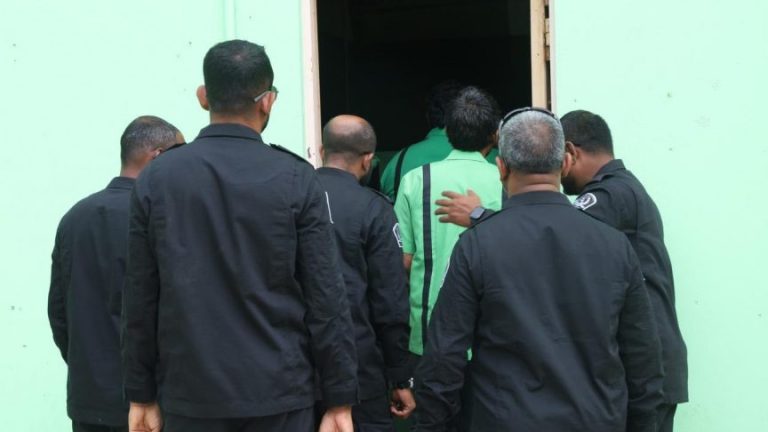 ކަރެކްޝަންސް