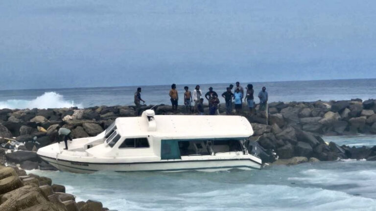 ފޮޓޯ: އެކްސިޑެންޓްސް އެމްވީ، އެކްސް