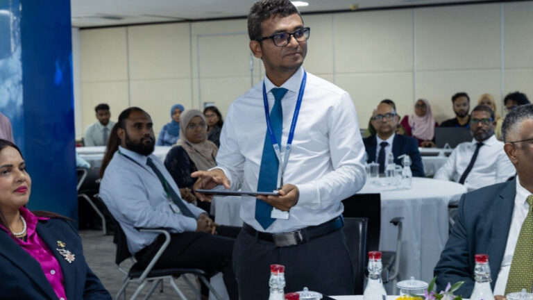 ގަވަރުނަރު އަހުމަދު މުނައްވަރު ވަފަރަ ޚިދުމަތް ފައްޓަވައިދެއްވުން... ފޮޓޯ/ އެމްއެމްއޭ