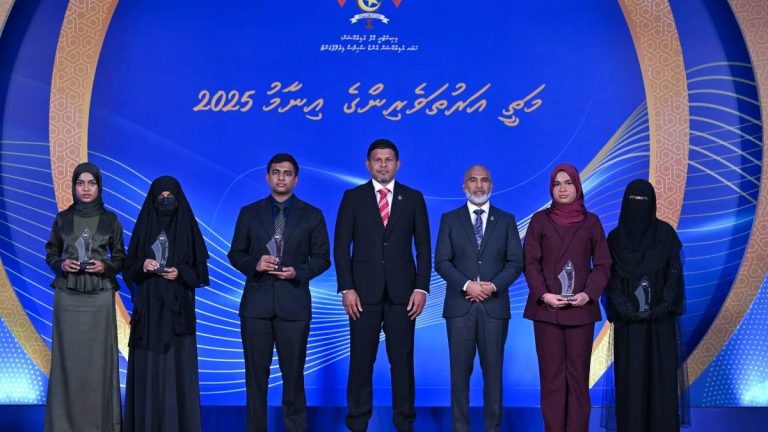 މަތީ އަރުތަވެރިންގެ އިނާމު 2025 - ތިންވަނަ ދަންފަޅީގައި 304 ދަރިވަރަކު އިނާމު ހާސިލްކޮށްފި