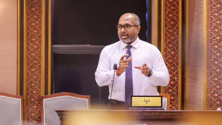މިނިސްޓަރ އޮފް ހޯމްލޭންޑް ސެކިއުރިޓީ، ލޭބަރ އެންޑް ޓެކްނޯލޮޖީ އަލްފާޟިލް ޢަލީ އިޙްސާން އާ ސުވާލުކުރެއްވުން
