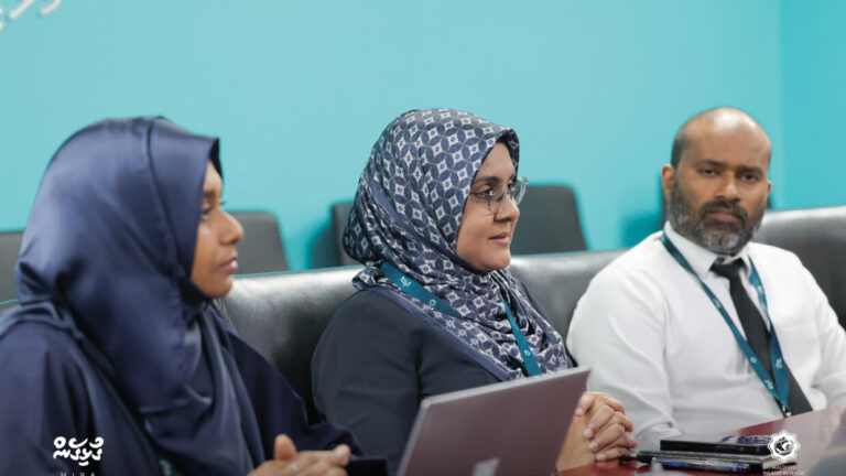 މީރާގެ 16 ވަނަ އަހަރީ ދުވަސް: ޓެކްސް ދައްކާ ފަރާތްތަކަށް އެހީވާނެ ކަމަަށް ކޮމިޝަނަރ ވިދާޅުވެއްޖެ