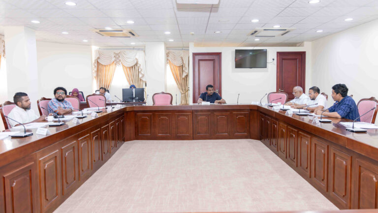 މަޖިލީހުގެ އިގުތިޞާދީ ކޮމިޓީން ބޭއްވި ބައްދަލުވުން -- ފޮޓޯ: މަޖިލިސް