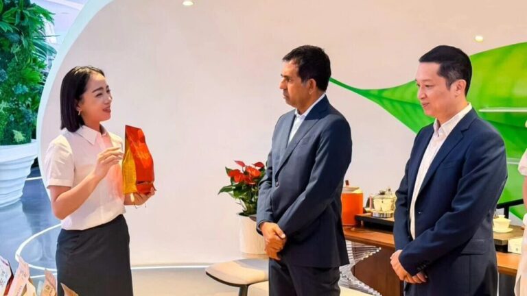 އިގުތިސާދީ ގުޅުން ބަދަހިކުރުމަށް ވަޒީރު ސައީދު ޗައިނާގެ ގަވަރުނަރާ މަޝްވަރާކުރައްވައިފި