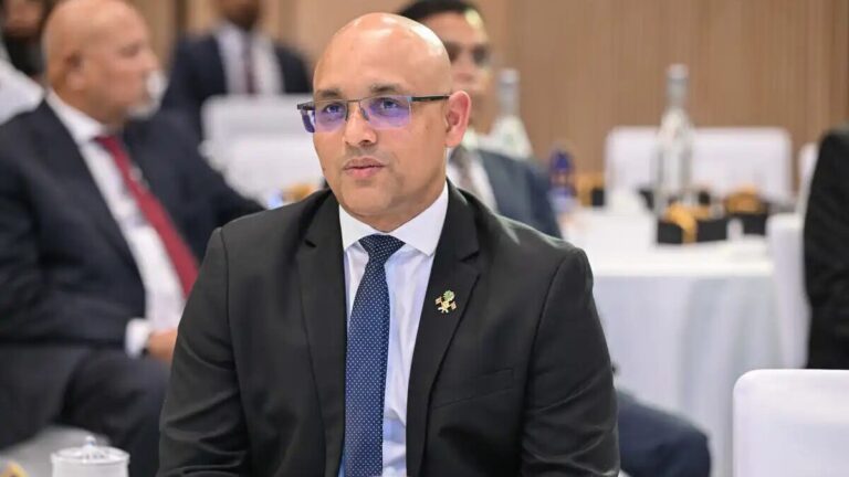 ފިނޭންސް މިނިސްޓަރު ހަސަން ޒަރީރު