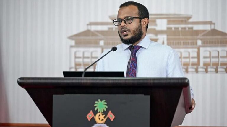އެންވަޔަރްމެންޓް މިނިސްޓަރު އަލީ ޝަރީފު ވާހަކަދައްކަވަނީ. ފޮޓޯ: ރައީސް އޮފީސް