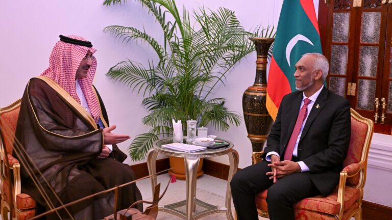 ސަޢޫދީ ފަންޑް ފޯ ޑިވެލޮޕްމަންޓުގެ ޗީފް އެގްޒެކެޓިވް އޮފިސަ ެ ރައީސް މުއިއްޒުގެ އަރިހަށް ކުރެއްވި އިހުތިރާމްގެ ޒިޔާރަތް