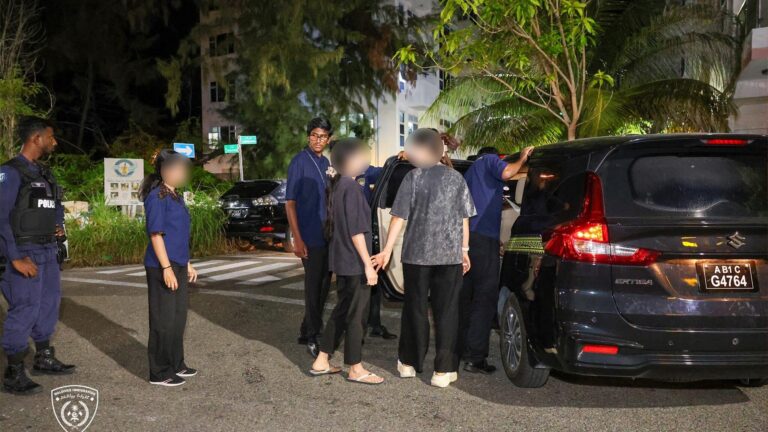 އިމިގްރޭޝަނުން ވަނީ ހުޅުމާލޭގެ ސެލޫންތަކާއި ސްޕާތައް ބަލައި ގަވާއިދާ ޚިލާފަށް މަސައްކަތްކުރި 7 ބިދޭސީއަކު ހިފަހައްޓައިފައި