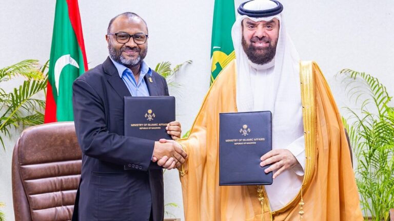 ސުލްތާން މުހައްމަދު ބިން އަބްދުﷲ ގްރޭންޑް މޮސްކް އެންޑް އިސްލާމިކް ސިވިލައިޒޭޝަން ސެންޓަރު" އިމާރާތްކުރުމަށް ބޭނުންވާ ބިން ސަޢޫދީ ޢަރަބިއްޔާގެ މަޝްހޫރު އައްރާޖިހީ ކުންފުންޏާ ހަވާލުކުރުން