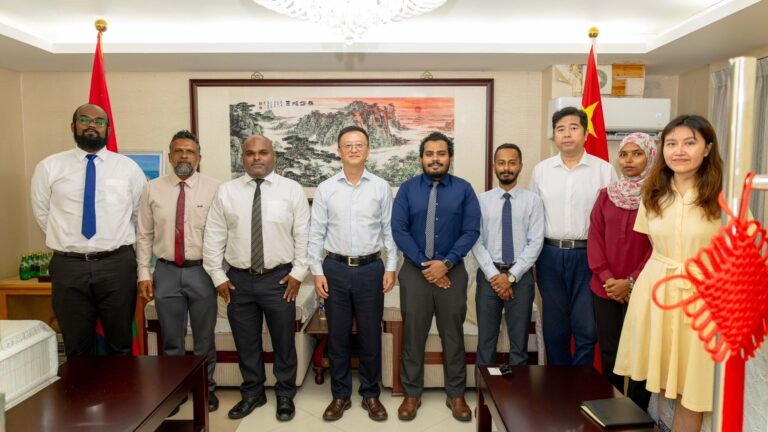 ސިނަމާލެ ބްރިޖު މެއިންޓެނެންސް ޓްރެއިނިން އަށް ޗައިނާއަށް ފުރާ ޓީމާ ސަފީރު ބައްދަލުކުރެއްވުން