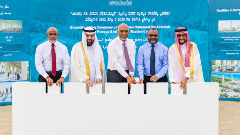 ހުޅުމާލެ ދެވަނަ ފިޔަވަހީގައި އިމާރާތްކުރާ ރާއްޖޭގެ އެންމެ ބޮޑު މިސްކިތް “ޖާމިޢުއްސުލްޠާން މުޙައްމަދު ބުން ޢަބްދުالله” އަދި އިސްލާމީ ހަޟާރަތާ ބެހޭ މަރުކަޒުގެ ބިންގާ އެޅުމުގެ ރަސްމިއްޔާތު