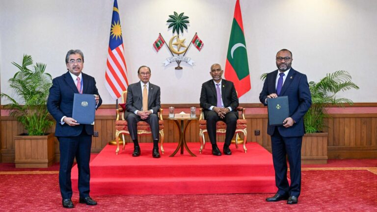 ރާއްޖެއާއި މެލޭޝިއާއާ ދެމެދު މުހިންމު ދާއިރާތަކަކުން އެއްބަސްވުންތަކެއްގައި ސޮއިކުރުން