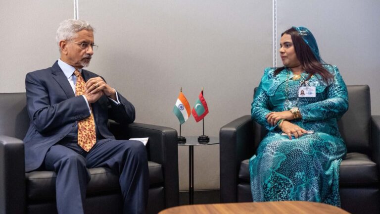 ފޮރިން މިނިސްޓަރު އިރުތިޝާމް ޖެއިޝަންކަރާއި ބައްދަލުކުރެއްވުން
