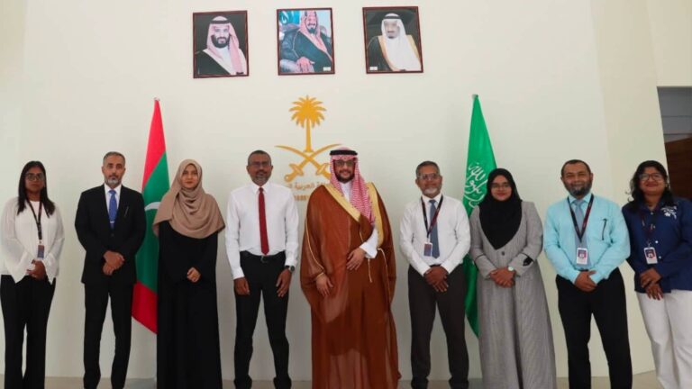 މީޑިއާ ތަމްރީނަށް ކޮމިޝަނުން ސަޢޫދީ ސަފީރާ ބައްދަލުކުރައްވައި
