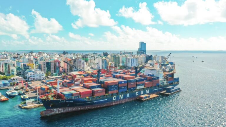 ޗައިނާއާއެކު ހެދި ވިޔަފާރި އެއްބަސްވުމާއެކު އިމްޕޯޓު އިތުރުވެ، ހިއްސާ %15 އަށް