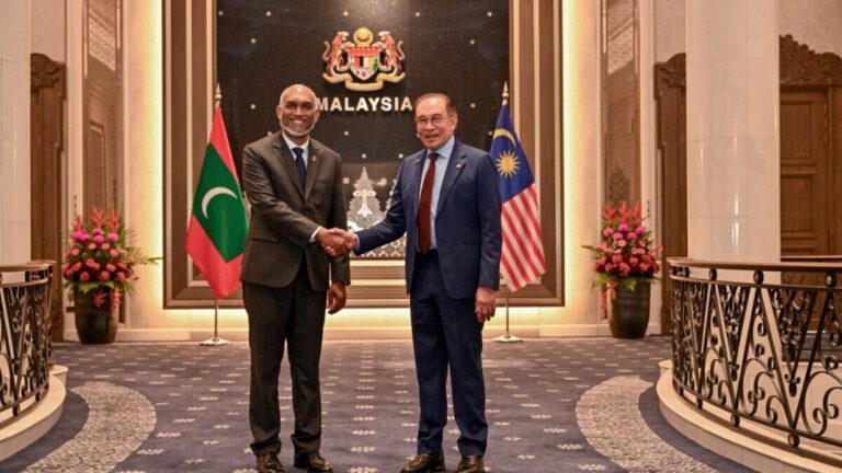 މެލޭޝިއާގެ ބޮޑުވަޒީރު އަންވަރު އިބްރާހިމް ރާއްޖެ ވަޑައިގަންނަވާ ދަތުރުފުުޅުގައި، މުހިންމު އެއްބަސްވުންތަކެއްގައި ސޮއިކުރައްވަނީ