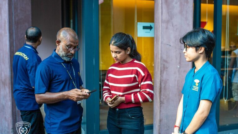 426 ބިދޭސީން ފާސްކޮށް، 13 ބިދޭސީން އިމިގްރޭޝަން ބެލުމުގެ ދަށަށް