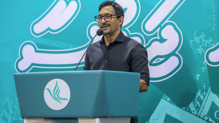 ރައީސް މުއިއްޒުގެ ސިޔާސީ ފޮތުން ޔާމީނާއި ނަޝީދު ފިލާވަޅު ނަންގަވަންޖެހޭ: ފަލާޙް