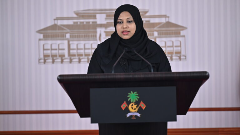 ރަސްމާލެ މަޝްރޫޢާ ގުޅޭގޮތުން ދޮގު މުޢުލޫމާތު ފެތުރުމަކީ ޒިންމާދާރު ގޮތެއް ނޫން: ވަޒީރު ހީނާ