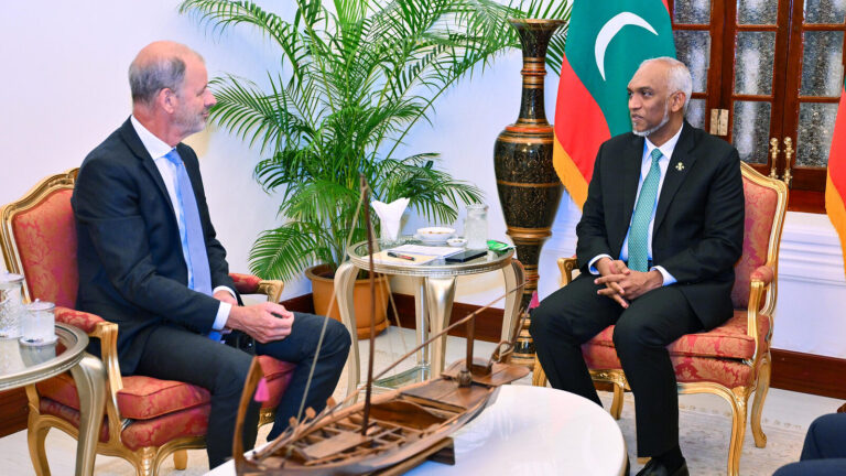 ރައީސް މުއިއްޒު ވޯލްޑް ބޭންކާއެކު ކުރެއްވި މަޝްވަރާތަކުގެ ތެރެއިން