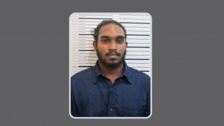 އިރުފާން ރުޝްދީ --