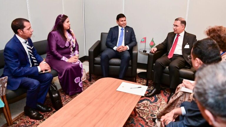 ބަންގްލަދޭޝްގެ ބޮޑުވަޒީރާ ބައްދަލުކުރައްވައި ރަސްމީ މަޝްވަރާތައް ބާއްވަވައިފި