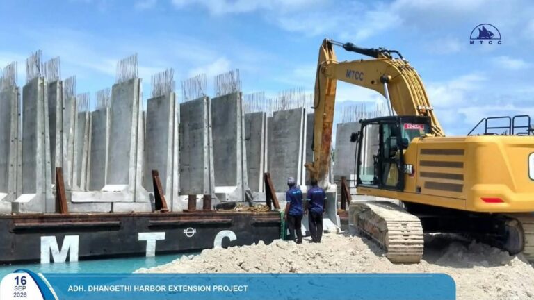 ދަނގެތި ބަނދަރު ތަރައްޤީ ކުރުމުގެ މަޝްރޫޢަށް ބޭނުންވާ އިތުރު ސާމާނު ގެންގޮޮސްފި