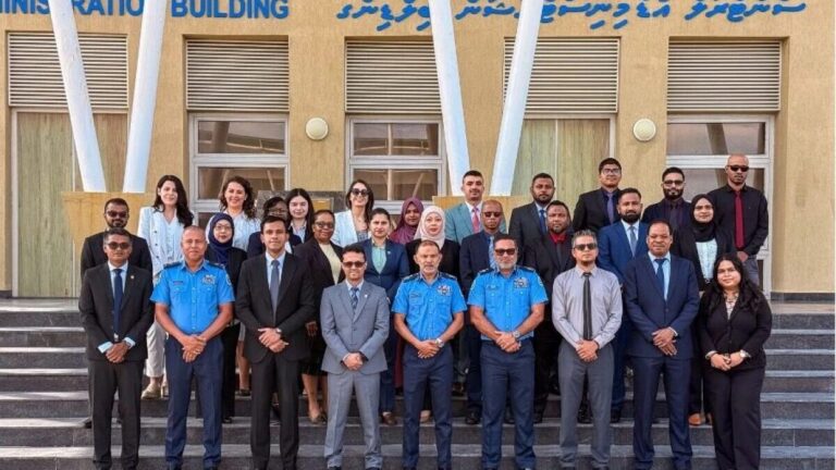 އިންޓަރޕޯލްގެ އިންސްޓްރަކްޓަރ ޑިވެލޮޕްމަންޓް ކޯސް އައްޑޫ ޕޮލިސް ކޮލެޖުގައި ފަށައިފި