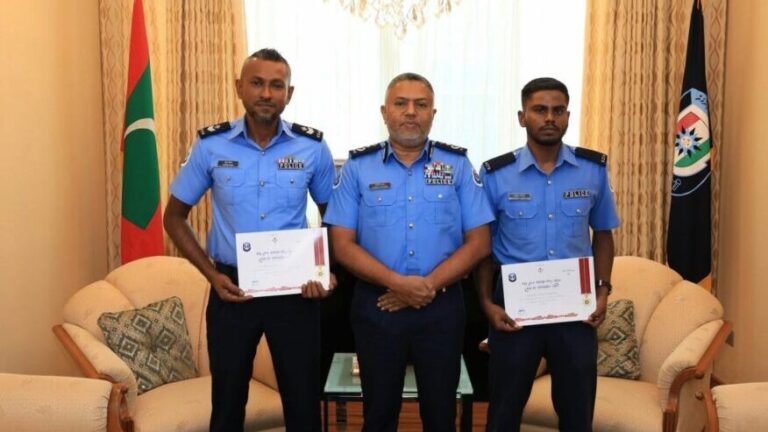 ތިން ފުލުހަކަށް ފުރާނަ ސަލާމަތްކުރުމުގެ ރަން މެޑަލް އަރުވައިފި