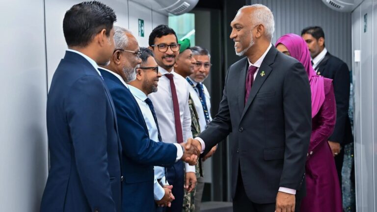 ރައީސްގެ ދެކަނބަލުން ޕާކިސްތާނަށް ފުރާވަޑައިގެންފި