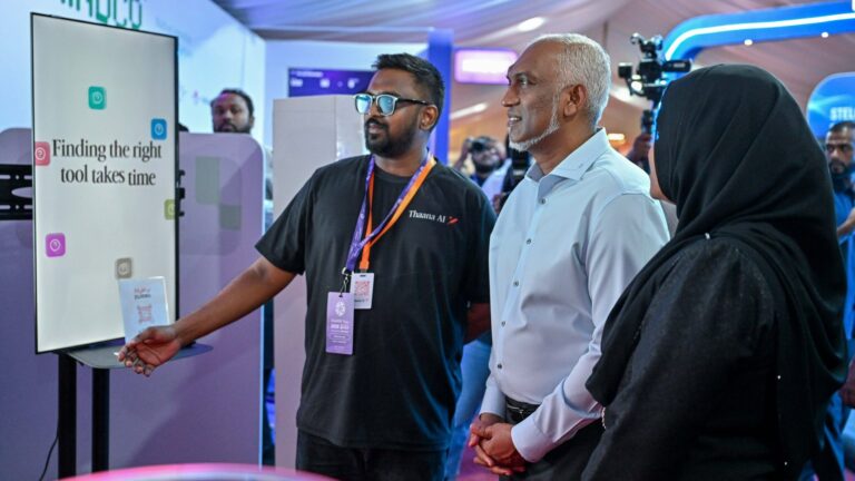 ދިވެހީންގެ އުފެއްދުންތެރިކަމުގެ މައުރަޒަށް 2 ލައްކައަށްވުރެ ގިނަ މީހުން ޒިޔާރަތްކޮށްފި