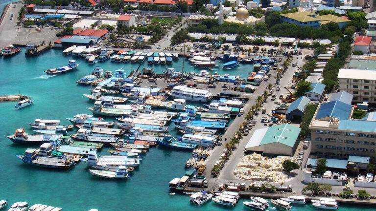 މާލެ އުތުރު ބަނދަރުގެ ޖެޓީތައް ތަރައްޤީކުރަނީ؛ އުޅަނދުތައް ނަގަން އަންގައިފި