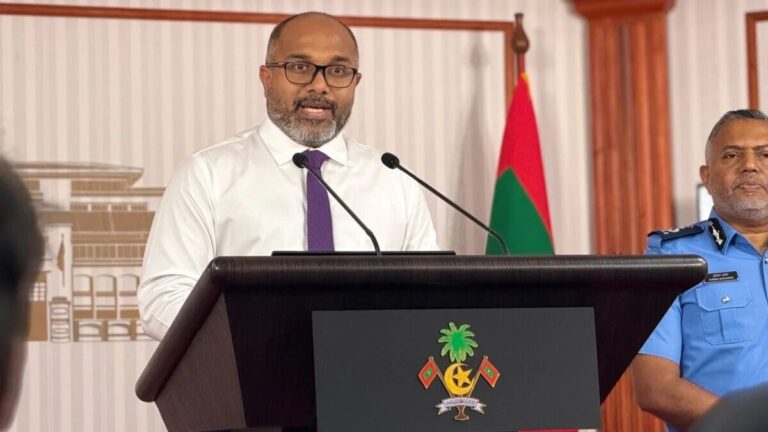 އަބުޗާ ދޫކޮށްލަން ނިންމި ޕެރޯލް ބޯޑުގެ 6 މެންބަރަކު ވަކިކޮށްފި