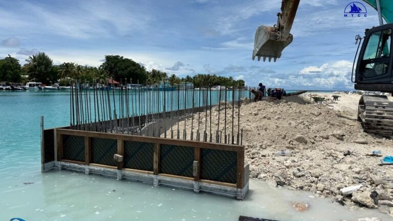 އޮމަދޫ ބަނދަރު ތަރައްގީ ކުރުމުގެ މަސައްކަތް ބާރަށް ކުރިއަށް