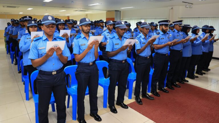 ދިވެހި ފުލުހުންގެ ޚިދުމަތާ އަލަށް ގުޅުނު 133 ފުލުހުން ހުވާކޮށްފި