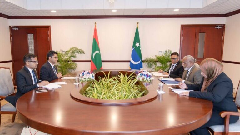 ބަންގްލަދޭޝް ސަފީރު، ރައްޔިތުންގެ މަޖިލީހުގެ ރައީސް ޢަބްދުއްރަޙީމްއާއި ބައްދަލުކުރައްވައިފި