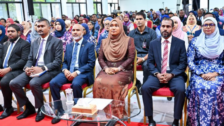 މުދައްރިސުން ބާރުވެރިކޮށް ފަންނީ ތަމްރީނު ދިނުމަށް ފަސްޓް ލޭޑީ ގޮވާލައްވައިފި