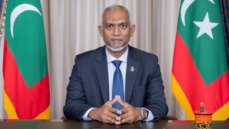 ރައީސުލްޖުމްހޫރިއްޔާ ޑރ. މުޙައްމަދު މުޢިއްޒު