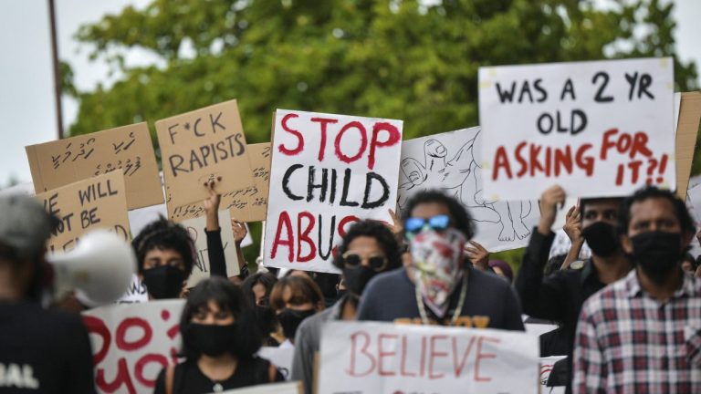 އަތޮޅުތެރޭގެ ރަށެއްގައި ކުޑަކުއްޖަކަށް އަނިޔާކުރި މައްސަލައެއް ބަލަނީ