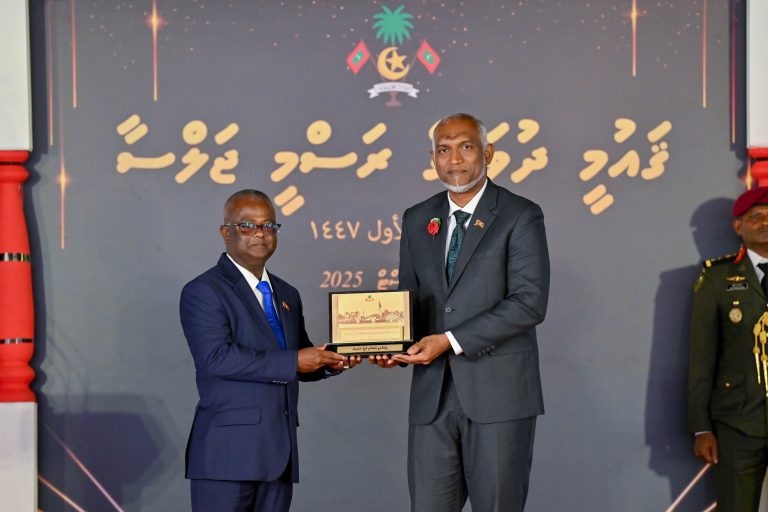 ދިވެހި ޤައުމިއްޔަތަށް ޚިދުމަތް ކުރުމުގެ ޚާއްޞަ ޝަރަފު، އުތީމު ރައްޔިތުންނަށް ރައީސް އަރުވައިފި