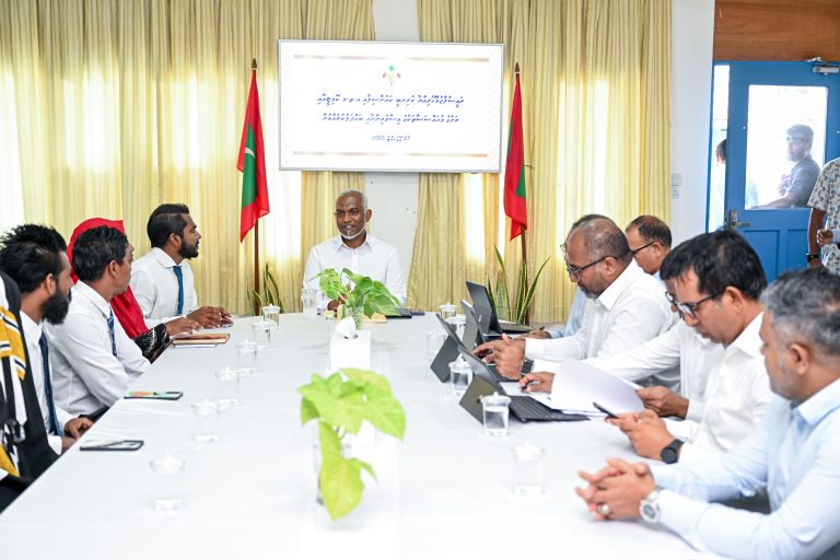 ރައީސް ކުރިނބީ ކައުންސިލްއާއި ބައްދަލުކުރައްވައިފި